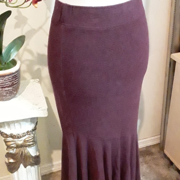 Summer & Sage Assymetrical Skirt - Picture 2 of 8